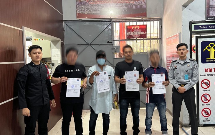  Lembaga Pemasyarakatan Kelas IIB Idi kembali mengeluarkan 4 (Empat) Orang Warga Binaan Pemasyarakatan (WBP) untuk menjalani program Integrasi Pembebasan Bersyarat (PB), Senin (18/12/2023)
