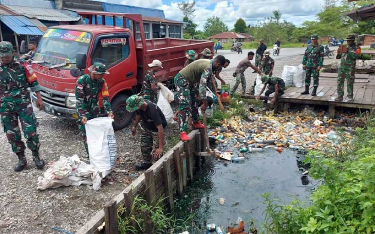 Kodim 1715 Yahukimo Bersama Masyarakat Papua Laksanakan Karya Bhakti di Dekai dan Oksibil