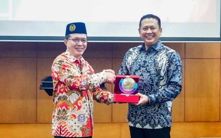 Bamsoet dalam pelantikan pengurus ABPEDNAS sekaligus Sosialisasi Empat Pilar MPR RI, di Ruang Delegasi Gedung Nusantara V MPR RI, Jakarta, Rabu (15/3/23).
