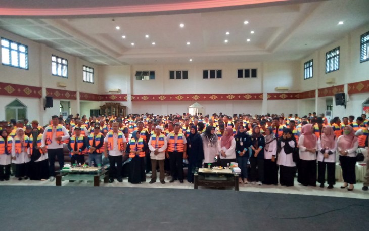 Walikota Rahma Salurkan 700 Life Jacket dan 3 Sampan Kepada Nelayan Tanjungpinang