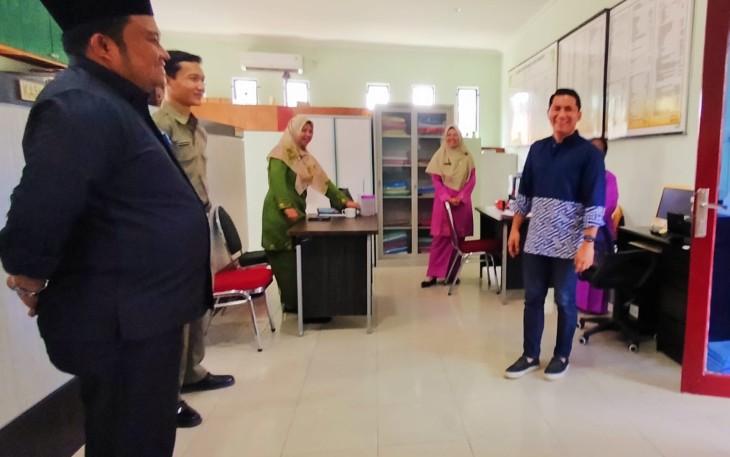 Wakil Bupati Bintan Ahdhi Muksith Sidak Pelayanan Kantor Camat Telok Sebong 