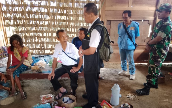 Babinsa Koramil 0801/05 Bandar Dampingi Dinsos Pacitan Kunjungi Pasien ODGJ