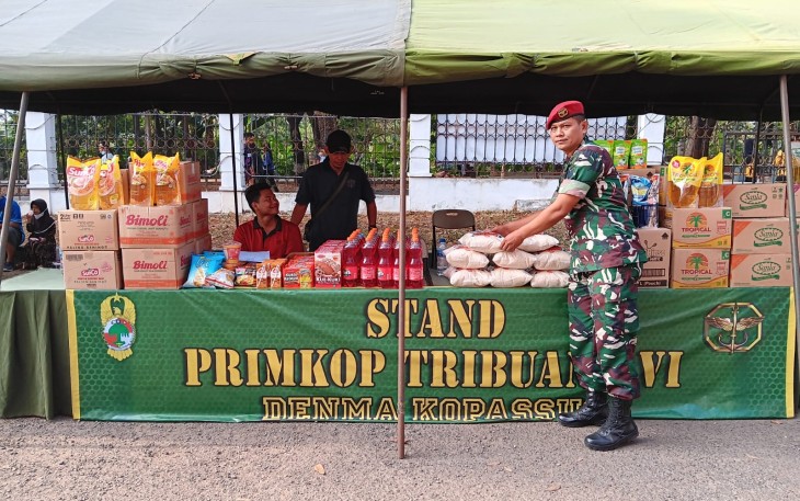 Warga Serbu Bazar Kopassus di Cijantung