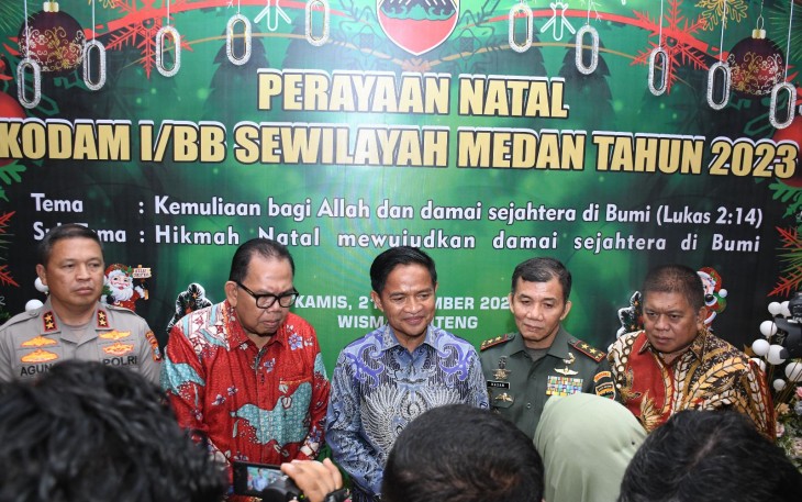 Pangdam I/Bukit Barisan, Mayjen TNI Mochammad Hasan menyampaikan harapan kepada Prajurit pada saat puncak perayaan Natal Oikumene Kodam I/BB se wilayah Kota Medan yang digelar di Wisma Benteng, Jl Maulana Lubis, Kamis (21/12/2023)