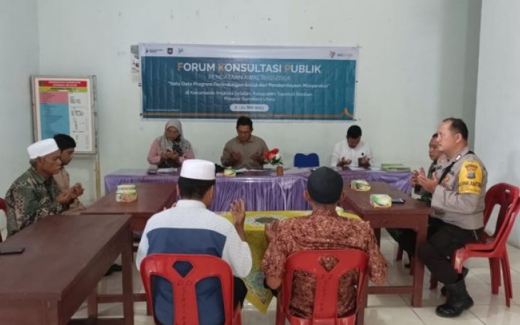 Bhabinkamtibmas Polsubsektor Angkola Selatan, Aipda Ahmad Ridoan Nasution, hadiri sosialisasi registrasi sosial ekonomi (Regsosek) satu data program perlindungan sosial dan pemberdayaan masyarakat, Sabtu (6/5/2023) pagi.