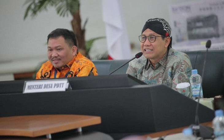  Gus Halim, pada saat memberi arahan melalui video conference, di sela-sela memberikan bantuan secara simbolis, Personal Computer dan Printer untuk 235 Lokus Desa  Cerdas Fase 1, Minggu (19/11/23).