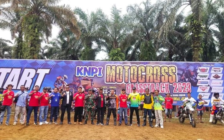 Wabup Risnawanto Hadiri Pembukaan KNPI Motocross dan Grasstrack Piala Kapolres Pasbar 2023