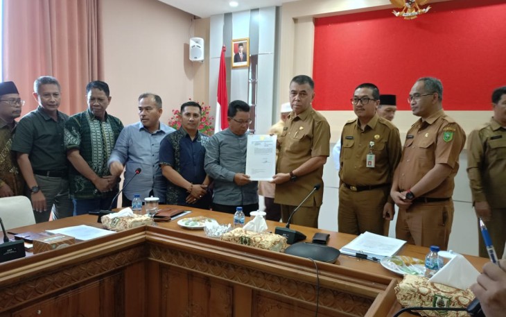 Bupati Natuna Serahkan Bukti Pendukung Rekomendasi Pemekaran Provinsi Khusus Natuna-Anambas 