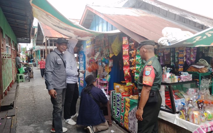 Babinsa Dampingi Perangkat Daerah Dalam Pendataan Lanjutan Rencana Relokasi Warga Rindang Banua
