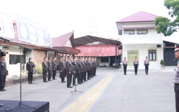 Kapolres Tapanuli Selatan (Tapsel), AKBP Imam Zamroni, SIK, MH, pimpin Upacara kenaikan pangkat personel, Aiptu Rusman menjadi Ipda, pada Kamis (1/6/2023) pagi. Kapolres, memimpin Upacara kenaikan pangkat Ps Kanit Polsek Padang Bolak itu di Halaman Apel Mako Polres Tapsel