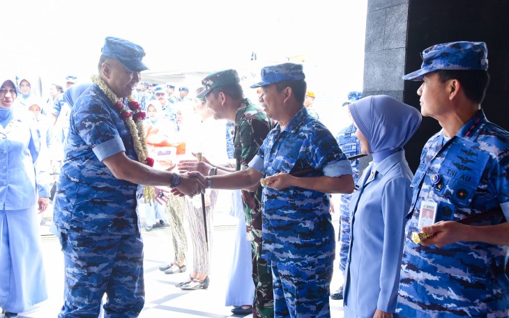 Dankoharmatau Menyambut Kasau Kunker di Lanud Husein Sastranegara