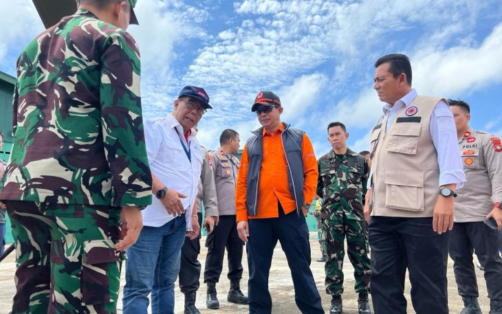 Kepala BNPB RI, Kapolda dan Danrem dan Gubernur Ansar saat akan Terbang ke Serasan Gunakan Helikopter BNPB 