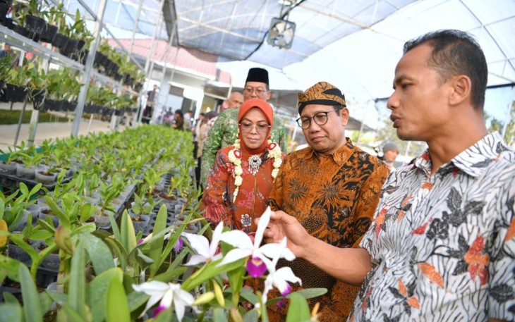  Gus Halim saat peresmian Green House Griya Anggrek yang dimiliki BUMDes Bersama Lkd Singosari di Kecamatan Singosari, Kabupaten Malang, Minggu (8/10/2023).
