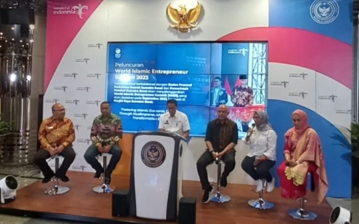 Menteri Pariwisata dan Ekonomi Kreatif Sandiaga Uno, meresmikan Sumatra Barat sebagai tuan rumah World Islamic Entrepreneur Summit 2023 di Kantor Kemenparekraf.