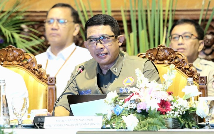Kepala BNPB Letjen TNI Suharyanto, saat menghadiri Rapat Koordinasi Khusus Peningkatan Upaya Penanggulangan Kebakaran Hutan dan Lahan Tahun 2023 di Kantor Kementerian Lingkungan Hidup dan Kehutanan, Jakarta pada Senin (9/10).