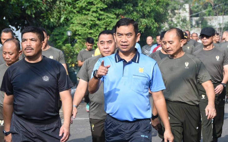 Dankoharmatau Hadiri Apel Garnisun Semester II dan Olahraga Bersama TNI-Polri