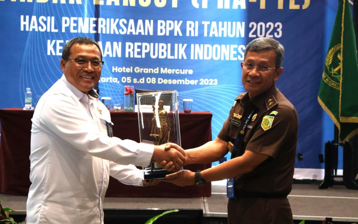 Inspektur Keuangan pada Jaksa Agung Muda Bidang Pengawasan Tedjolekmono mewakili Jaksa Agung Muda Pengawasan Dr. Ali Mukartono membuka sekaligus membacakan sambutan pada Pembukaan Rapat Koordinasi Pra-Pemantauan Tindaklanjut (Pra PTL) Hasil Pemeriksaan Badan Pemeriksa Keuangan (BPK) RI Tahun 2023 pada Rabu 06 Desember 2023 bertempat di Hotel Grand Mercure Kemayoran, Jakarta