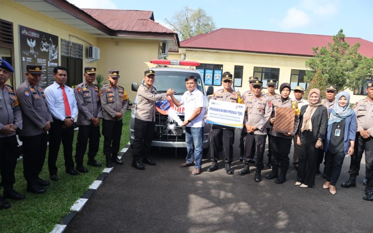 Bank BRI Cabang Simpang Empat Serahkan Bantuan Satu Yunit Mobil Ambulance ke Polres Pasaman Barat