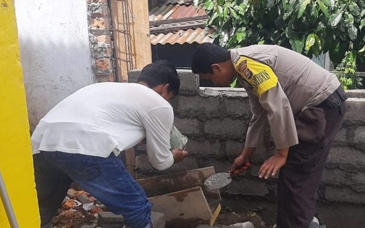 Pilar Desa Bumi Sari saat bersama Warga Gotong Royong Bangun Mushola