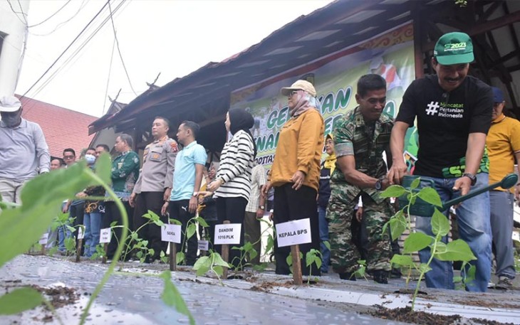 Pasi Teritorial saat Hadiri Gerakan Menanam Bersama Komoditas Cabai, Bawang Merah dan Sayuran Lainnya Pemko Palangka Raya 