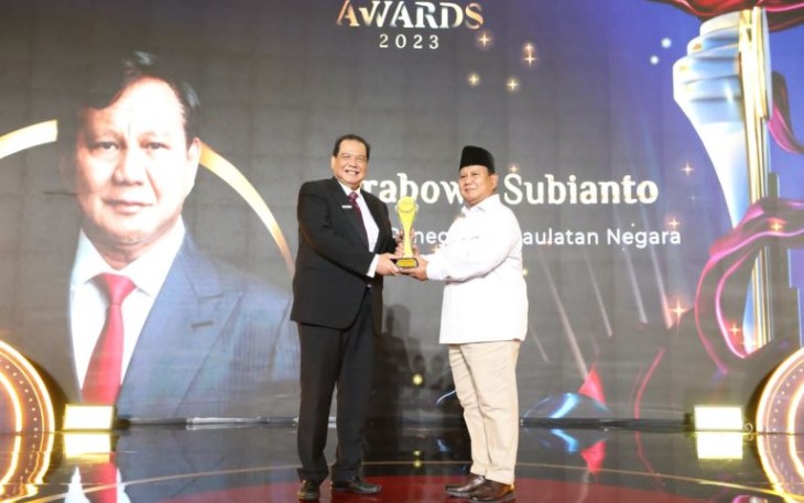 Menhan Prabowo Raih Penghargaan Kategori Tokoh Peneguh Kedaulatan Negara