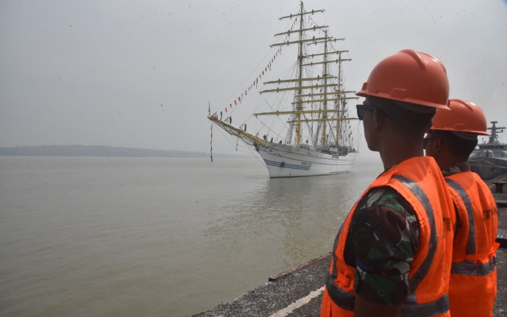 KRI Bima Suci Tiba di Surabaya