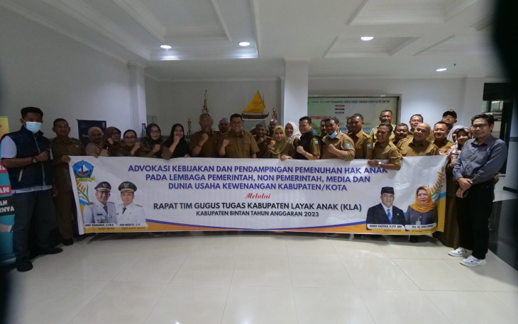 Pemerintah Kabupaten Bintan melalui Dinas Pemberdayaan Perempuan, Perlindungan Anak dan Keluarga Berencana (DP3KB) Kabupaten Bintan menggelar Rapat Tim Gugus Tugas Layak Anak dan persiapan penilaian KLA (Kabupaten Layak Anak) tahun 2024. Dalam laporannya, Ketua Gugus Tugas Kabupaten Bintan Supriyono menyampaikan bahwa Rapat yang di gelar adalah evaluasi KLA Kabupaten Bintan tahun 2023, Selasa (19/12) di Ruang Rapat II Bandar Seri Bentan