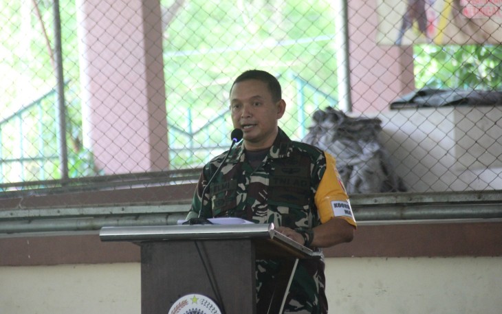 Dandim 0803/Madiun Letkol Inf Meina Helmi memberikan materi Bela Negara dan sistem penanganan konflik kepada anggota TNI jajaran Korem 081/Dsj di Stadion Wilis
