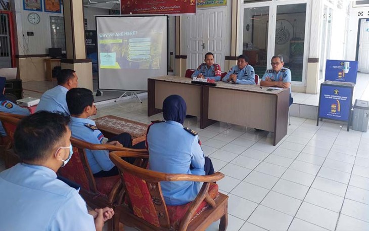 Kadivmin Kanwil Kemenkumham Sumbar, Ramelan Suprihadi, memberi penguatan pembangunan Zona Integritas dan pendampingan penerapan pelayanan publik di Lapas Kelas III Suliki.