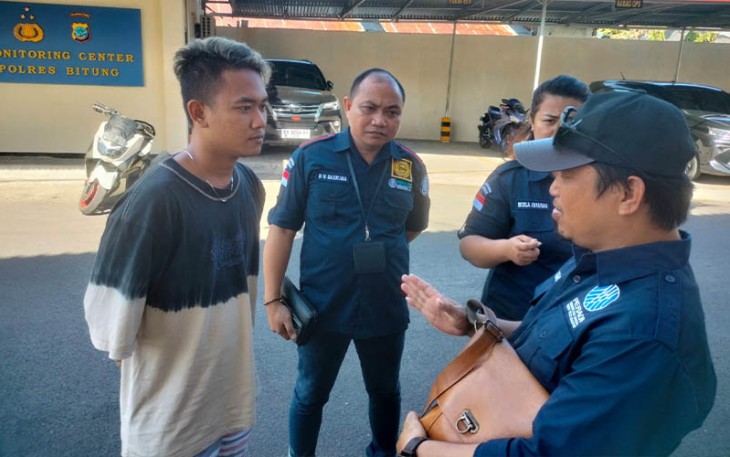 Achel bersama Kuasa Hukumnya saat mendatangi Polres Bitung untuk melaporkan kasus yang menimpanya ke Propam Polres Bitung