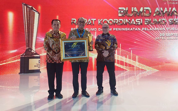 PT PCM Raih BUMD Award