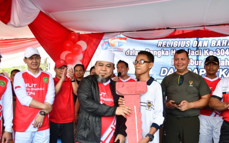 Siswa Kelas VIII SMPN 1 Kota Bengkulu Dapatkan Hadiah Motor 