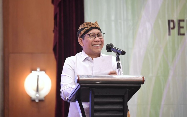 Menteri Desa, Pembangunan Daerah Tertinggal, dan Transmigrasi Abdul Halim Iskandar didampingi Kepala BPSDM Luthfiyah Nurlaela, Kepala BPI Ivanovic Agusta memberikan arahan dalam acara Training of Trainer Peningkatan Kapasitas Tenaga Pendamping Profesional P3MD Metode Tatap Muka Regional lll Tahun anggaran 2023. Jakarta, Senin(14/8/2023).