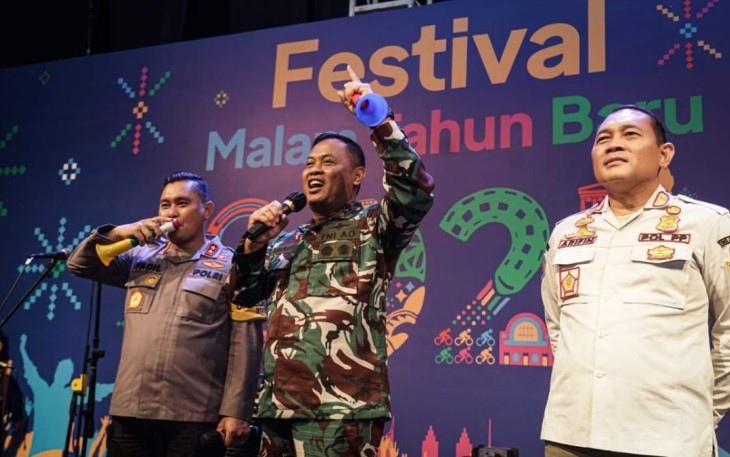 Pangdam Jaya Mayjen TNI Untung Budiharto saat festival malam tahun baru di bundaran Hotel Indonesia