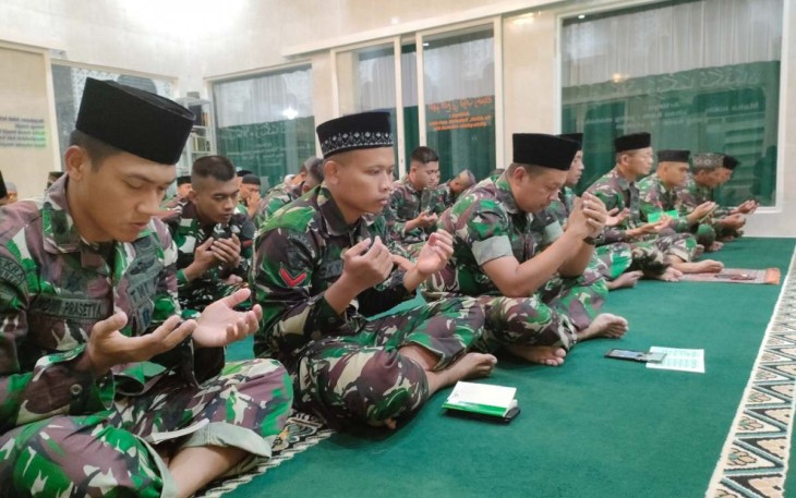 Doa bersama prajurit Menarmed 2 Kostrad 