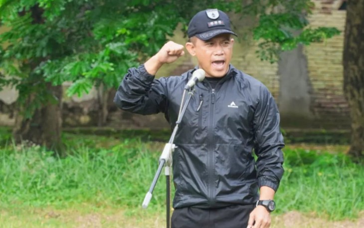Danrem 081/DSJ Kolonel Inf Deni Rejeki saat memberikan motivasi dan semangat prajuritnya dalam jam komandan, Selasa (3/1)