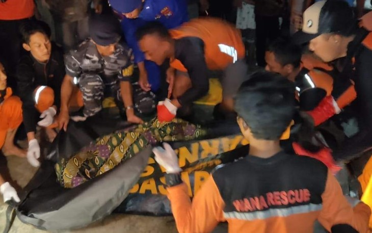 Korban meninggal dunia terseret ombak di Pantai Prigi Kabupaten Trenggalek 