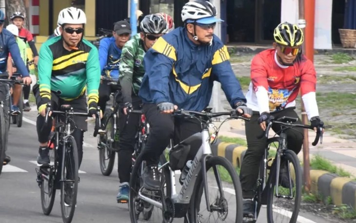 Danrem 081/DSJ Kolonel Inf Deni Rejeki gowes bersama anggota 