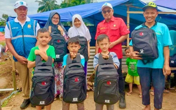Bantuan perlengkapan belajar dari Satgas PLN UID S2JB 