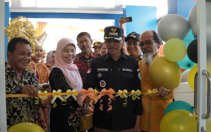 Bupati Limapuluh Kota Safaruddin meresmikan fasilitas tambahan UGD di Puskesmas Muaro Paiti, Kapur IX.