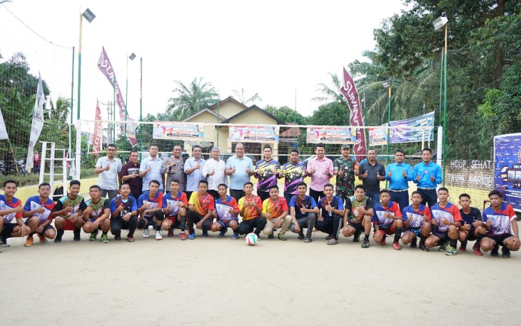 Wabup Taufik ZA saat Buka Turnamen Volly di Aek Kuasan