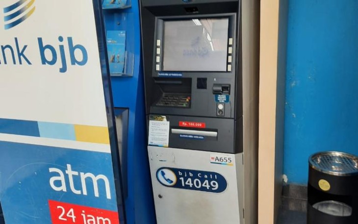 TKP mesin ATM di desa Laladon Kecamatan Ciomas, Bogor, Senin (9/1)