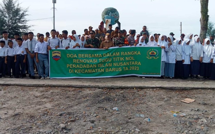 Doa bersama masyarakat di titik nol Barus