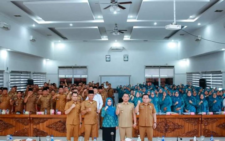 Bupati Labuhanbatu saat Membuka Rapat Koordinasi Dan Sosialisasi Pembentukan Dan Penguatan Dasawisma