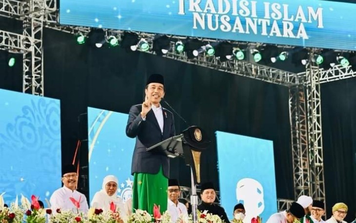 Presiden Joko Widodo menghadiri Festival Tradisi Islam Nusantara yang diselenggarakan di Stadion Diponegoro, Kabupaten Banyuwangi, Provinsi Jawa Timur, pada Senin, 9 Januari 2023