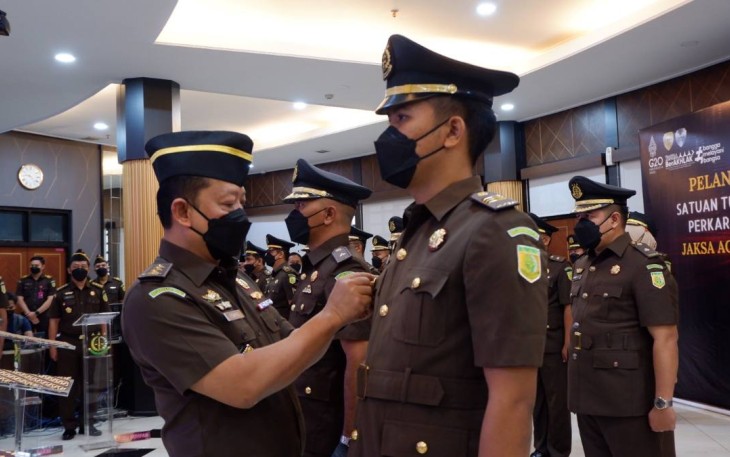 JAM-Pidsus Febrie Adriansyah saat melantik anggota Satgassus P3TPK tahun 2023 di Jakarta, Rabu (11/1)