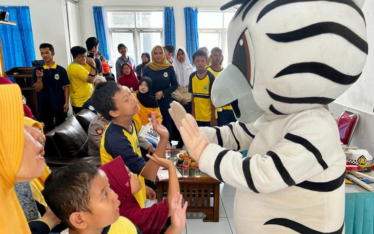 Badut Zebra Polres Subang