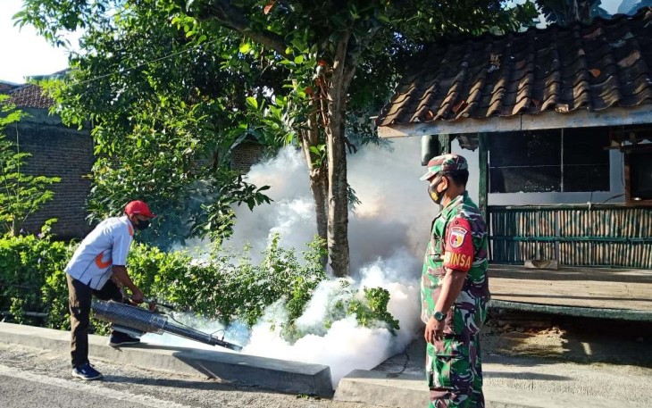 Fogging di wilayah desa binaan 