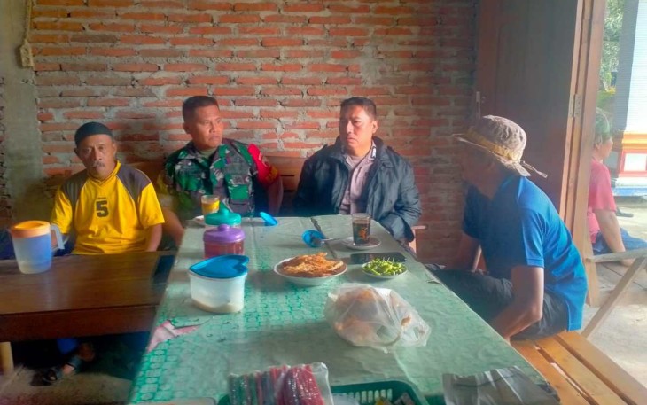 Warung Kopi Komsos Babinsa Geneng