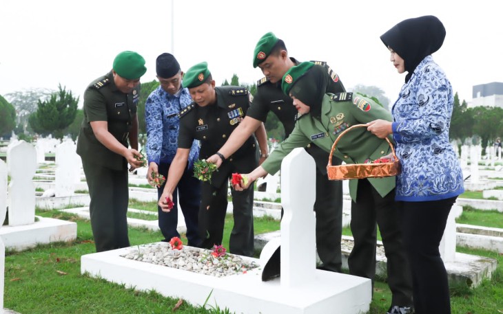 Ziarah dan Tabur Bunga Peringati HUT Penerangan Ke-72 Kodam I/BB